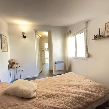 Valras-loc Coquet Refait A Neuf Avec Terrasse, A Neuf Au Coeur De Apartment